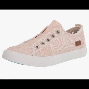 Size 7.5 NEW Blowfish Malibu canvas Sneaker “Blush Cat”